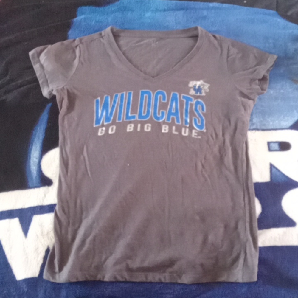 Gray UK Wildcats tee. Womens size M.